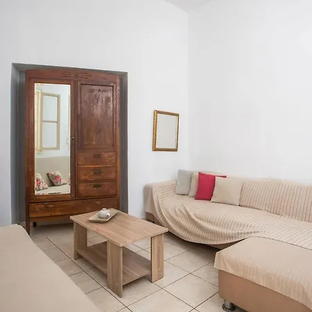 Lägenhet Georgia's Green House 2 At Medieval Park Near Castle